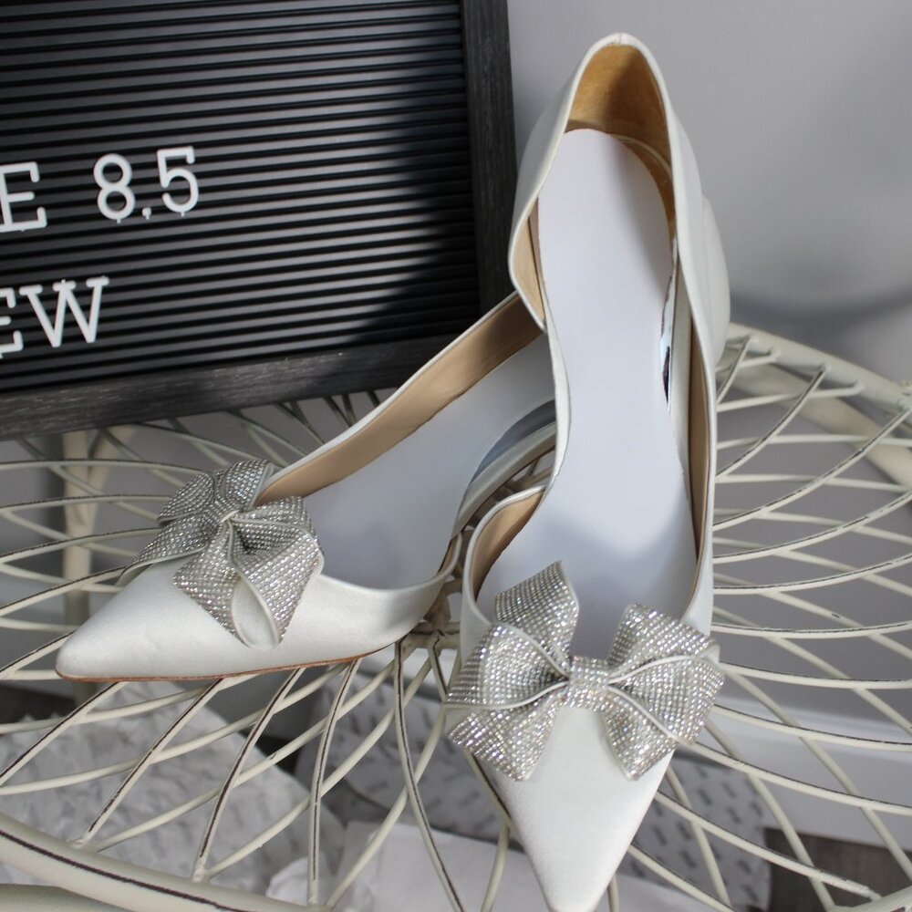 Badgley Mischka | BNIB | Meilani Bow Kitten Heel | Ivory | Size 8.5